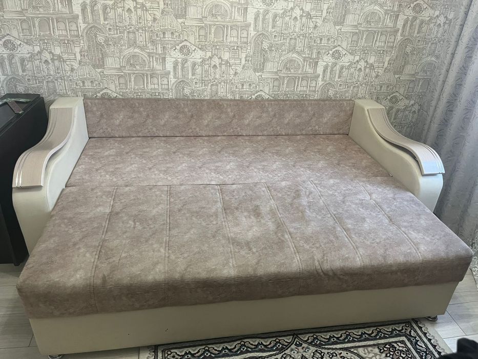 Продаётся диван в хорошем состоянии