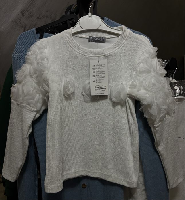 Бяла блуза с розички