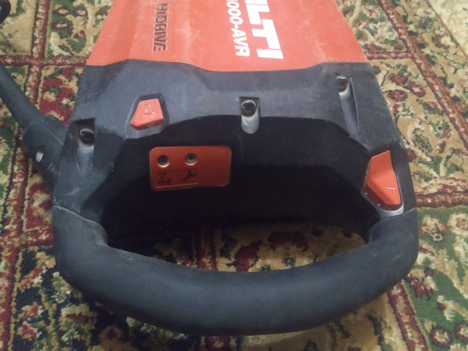 Продам отбойный молоток отбойник Хилти те 1000