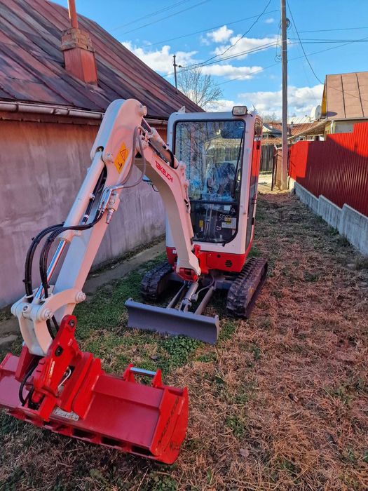 Miniexcavator de inchiriat