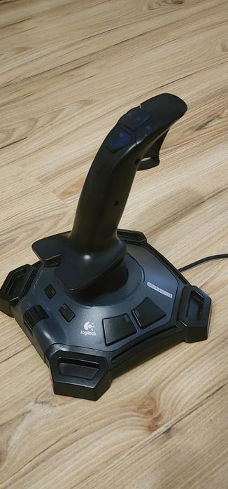 Joystick Logitech Attack 3 pentru PC