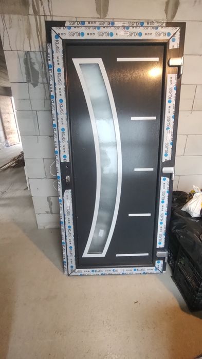 Ușă Exterior 2050x980 mm din PVC 6 camere, mâner spațial