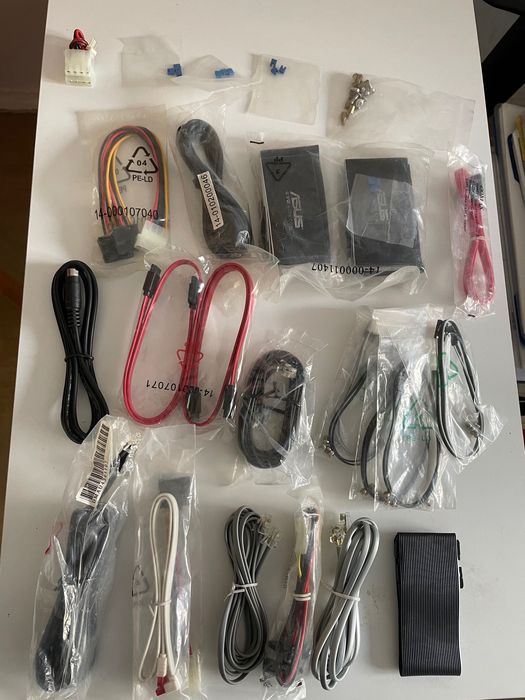 Vand cabluri si conectica PC