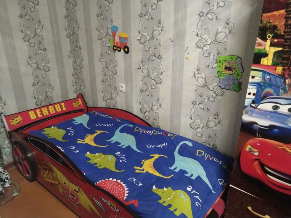 Кровать ва шкаф сотилади холати яхши