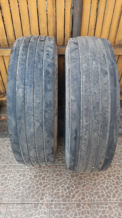 Vand 2 anvelope de directie 315/8/22.5