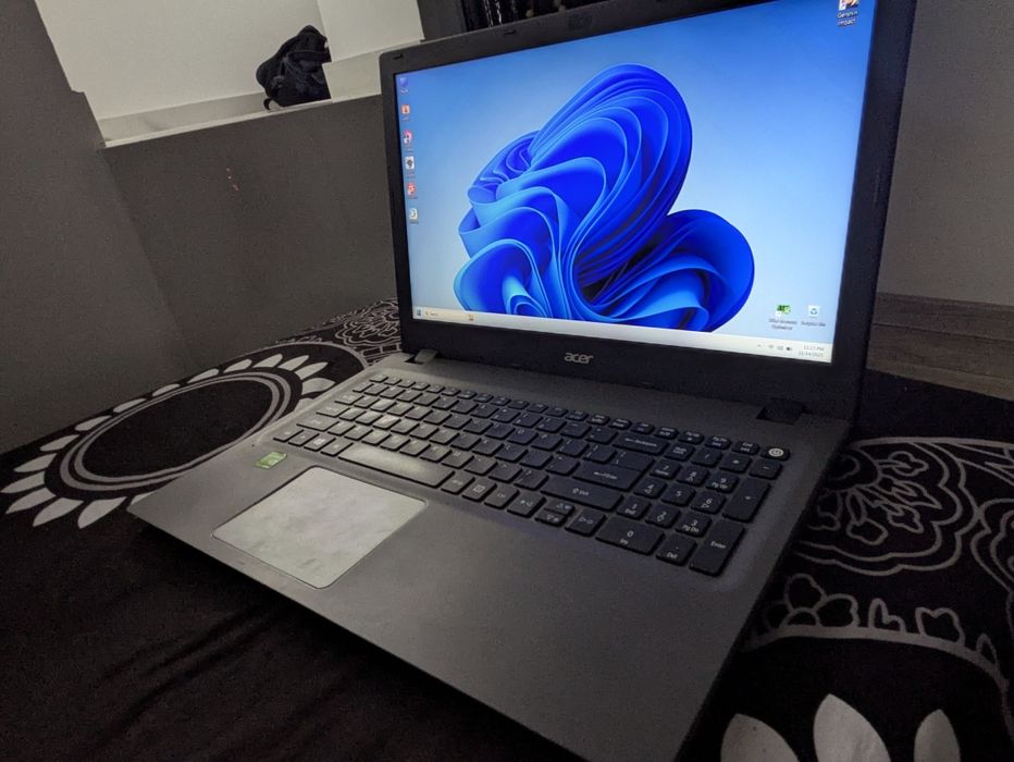 Laptop Acer Aspire 573G cu Nvidia 920M 2GB, i5 4210u