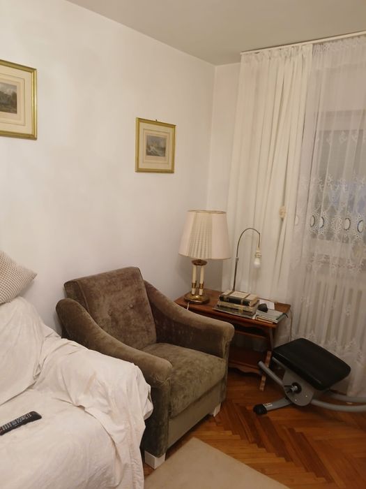 Inchiriez apartament 3 camere Strada Pecineaga, Sector 5