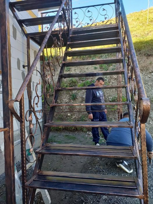 Scari exterioare metalice