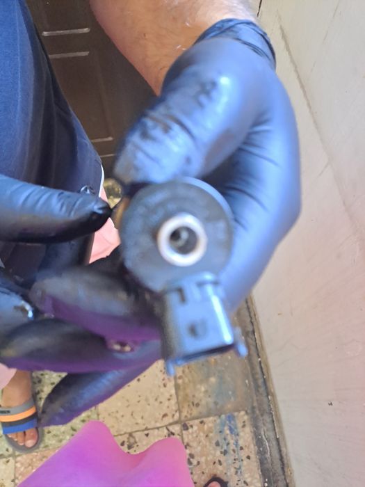 Vând injectoare 4 buc Peugeot 307.1.6hdi 2006