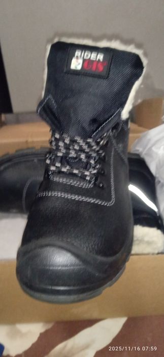 Продам спец обувь