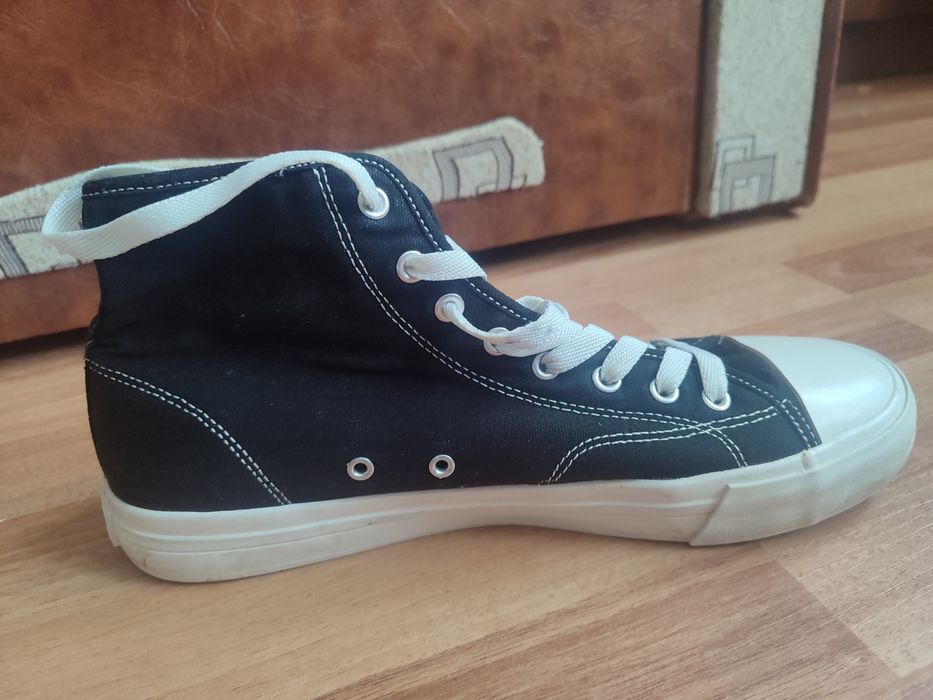 Vând Converse H&M