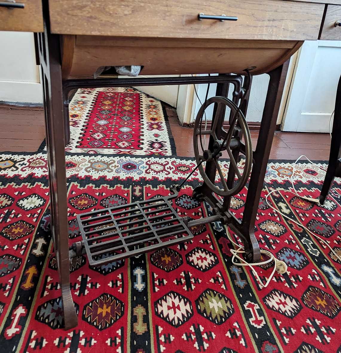 Продавам шевна машина „Лучник” с маса.