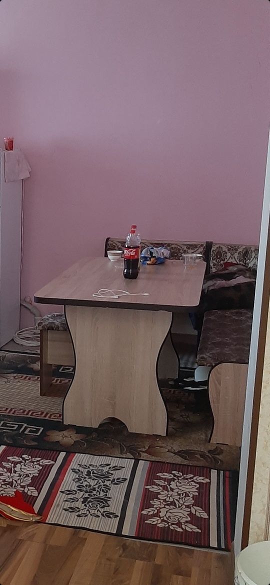Кухонная уголок  диван стол стуля