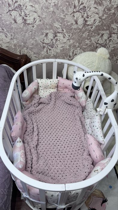 Продам детскую кровать трансформер,почти новая.Есть маятник.