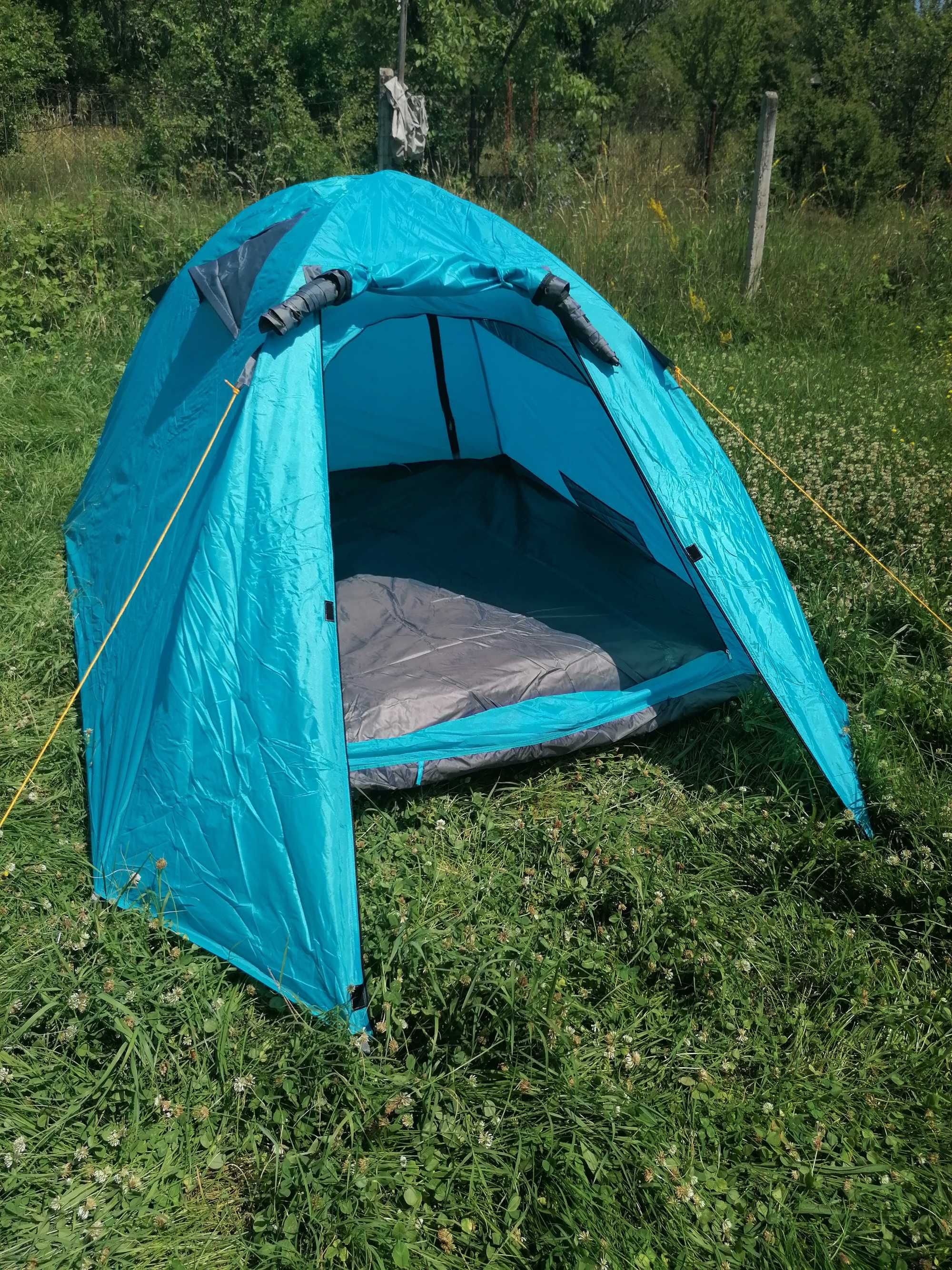 Продавам чисто нова много лека двуслойна палатка с алуминиеви рейки