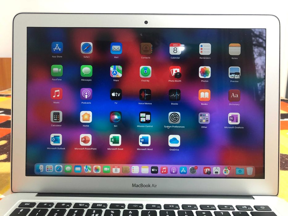 MacBook Air 13,3  2017 i5 1,8 GHz, flash 128 GB, 8 GB,  estetic CA NOU