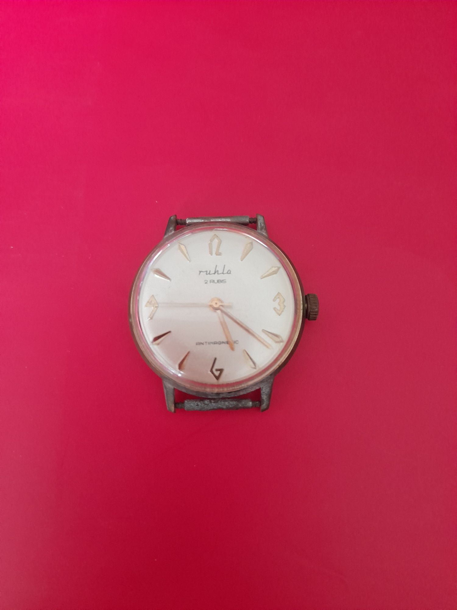 Ръчен часовник Ruhla, произведен в ГДР Източна Германия