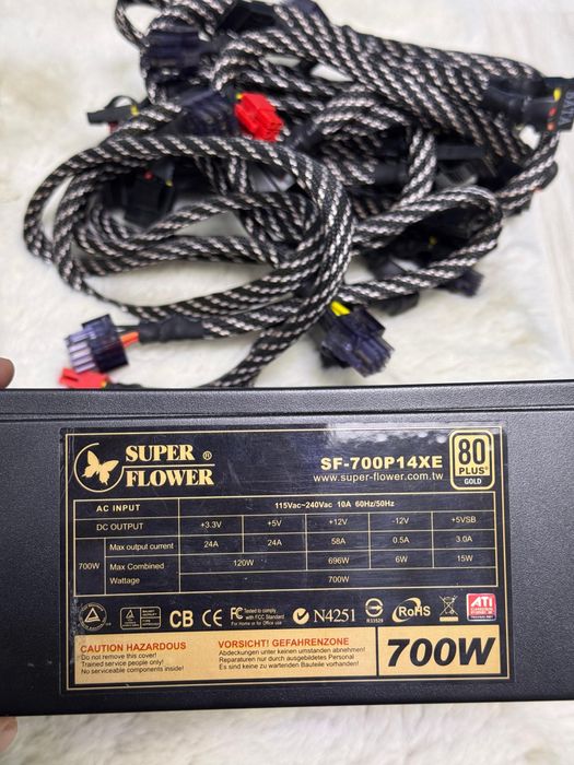 Sursa 700W Super Flower Golden Green 80+ GOLD 90+ Eficienta LED Gaming