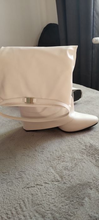 Cizme albe de vânzare