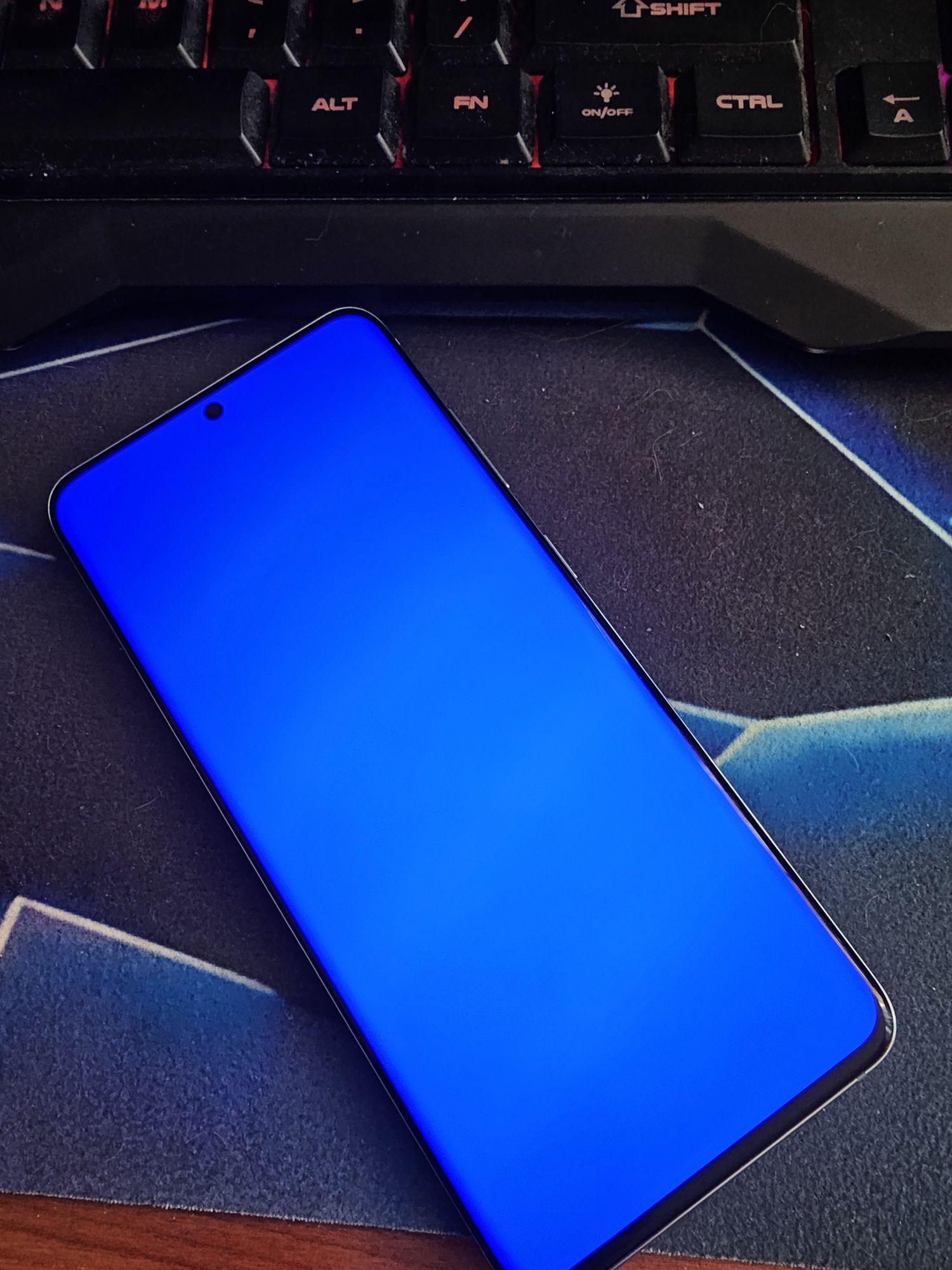 Продавам Samaung galaxy S20 8/128 крайна цена