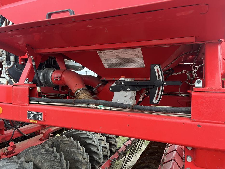Vand semanatoare si tractor