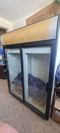 Продам витринный холодильник Polair
