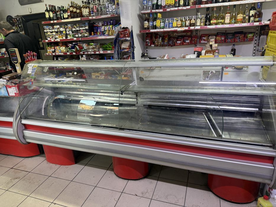 Хладилна витрина