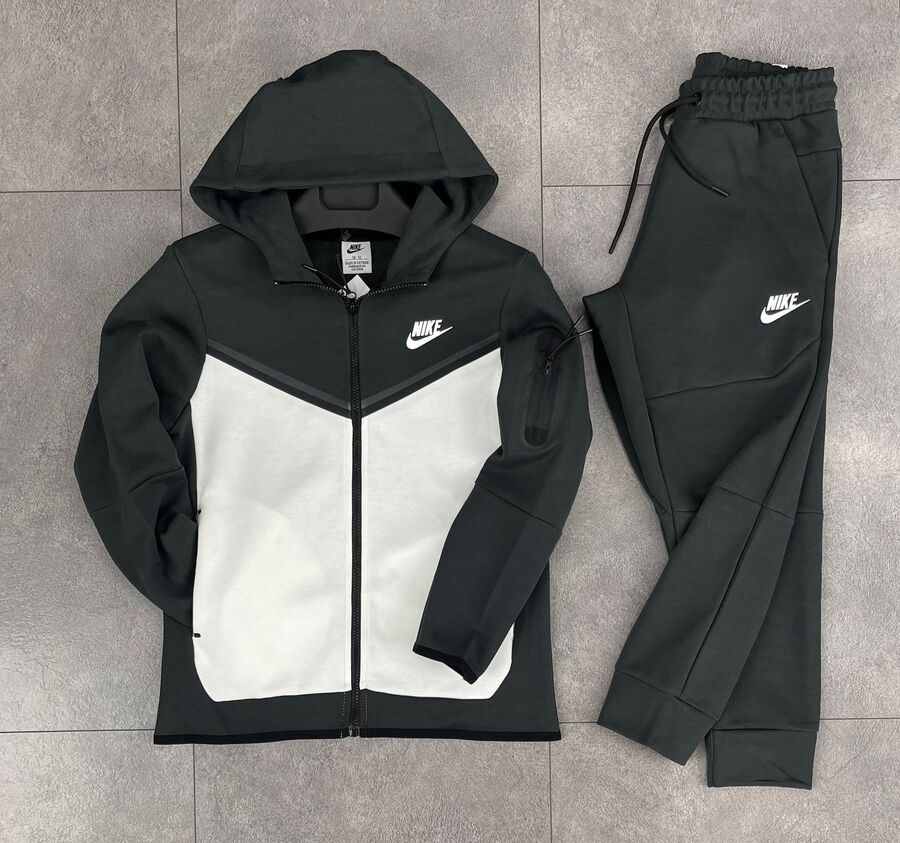 Детски екипи Nike Tech Fleece в 12 цвята 10г до 15г