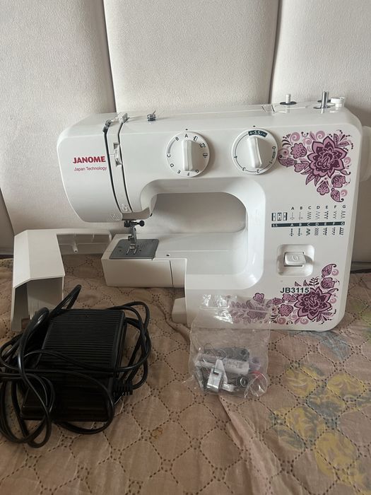 Продам швейную машинку Janome