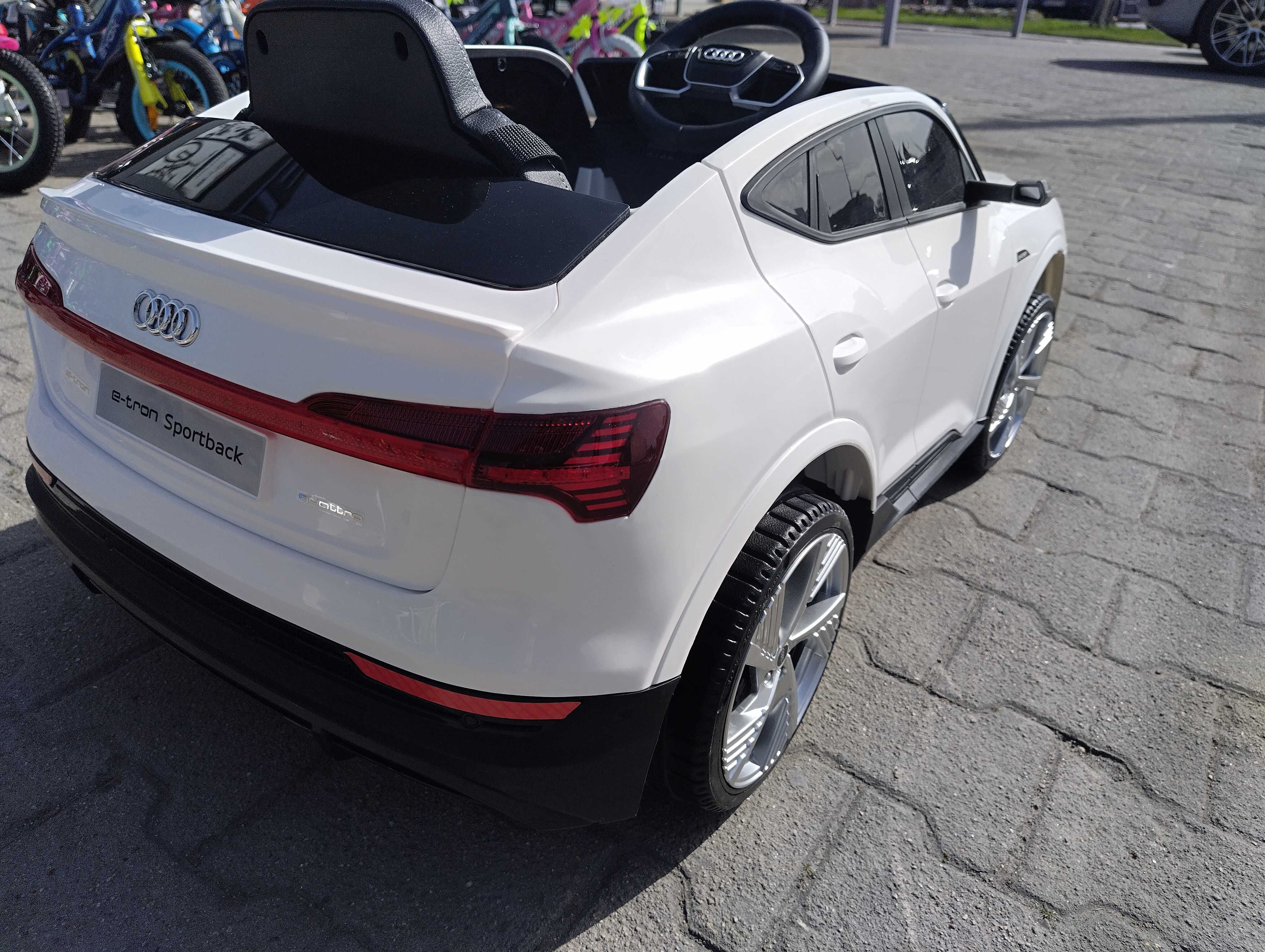 AUDI Акумулаторен джип Audi Sportback