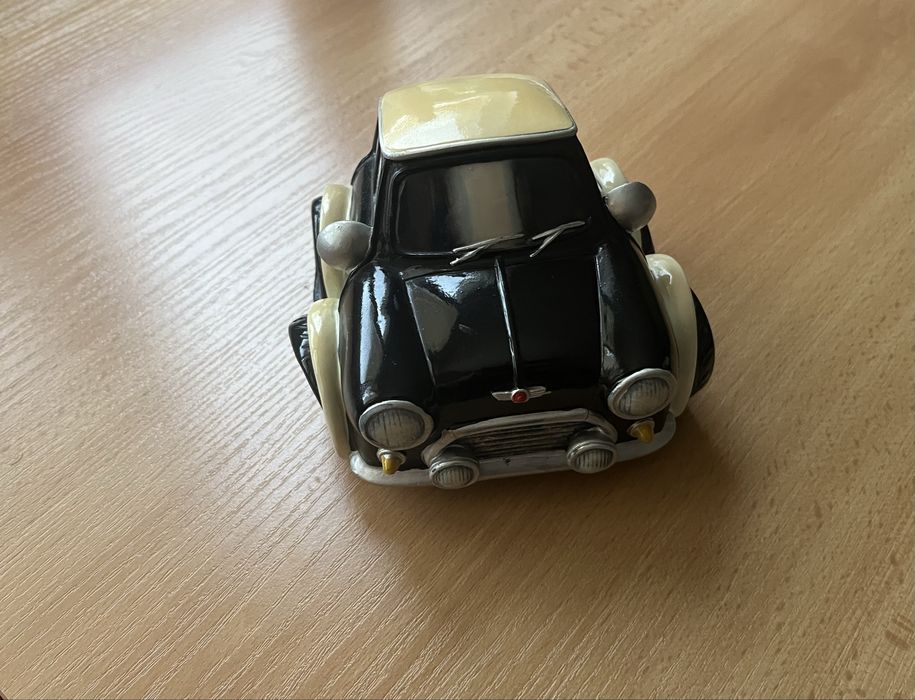 Касичка автомобил