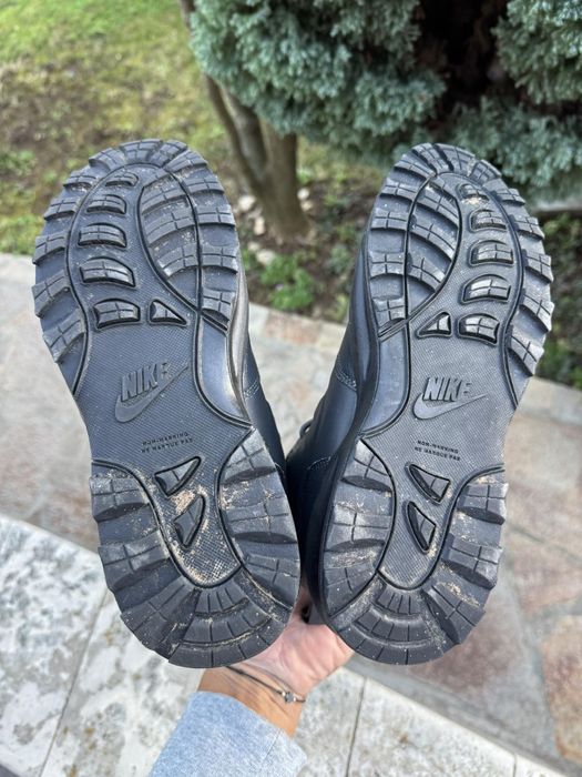 Дамски зимни обувки Nike Manoa Leather