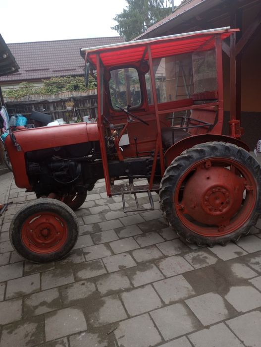 Vând tractor cărări 23
