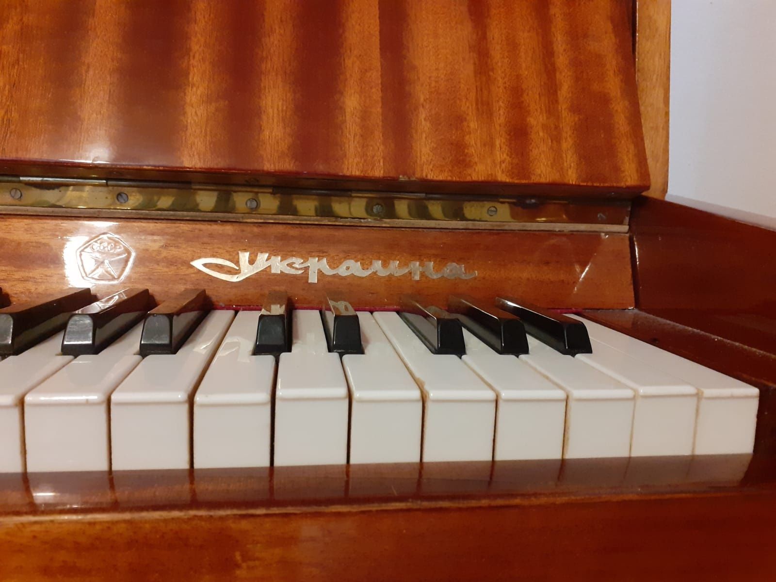 Vând pianină originară din Lvov