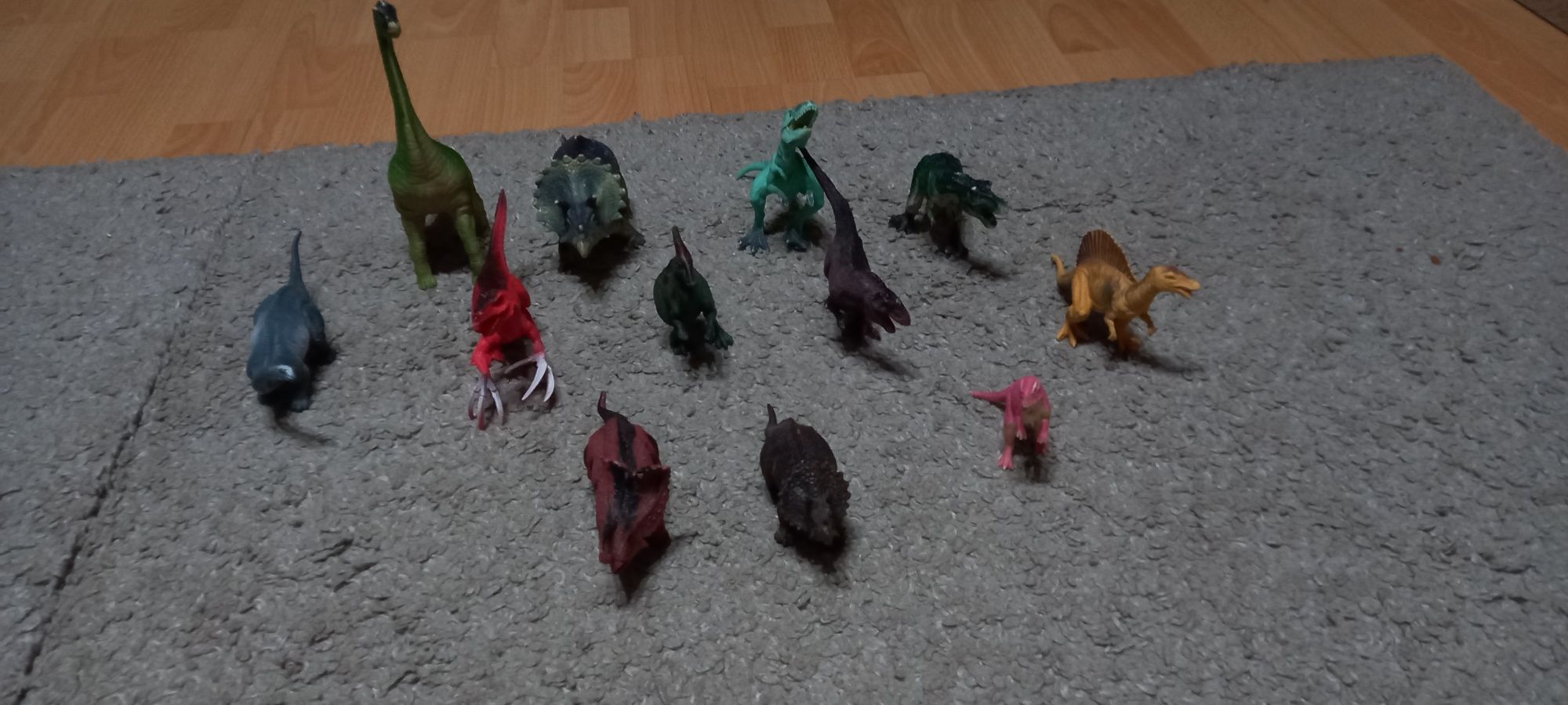 Dinozauri mari și dinozauri mici