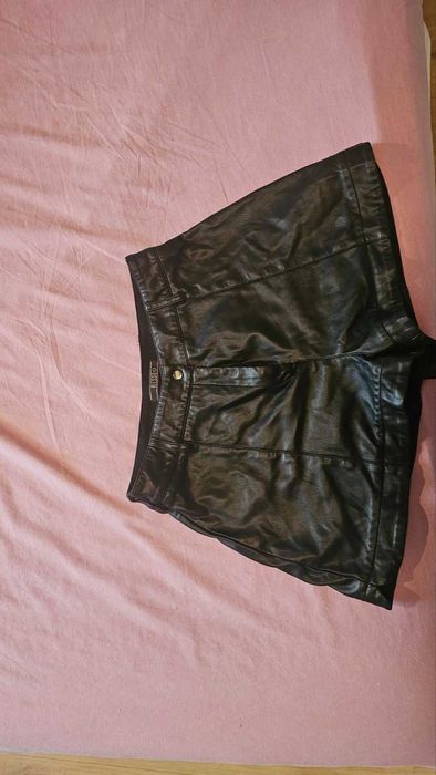 Alessa Ask about me Кожен Къс Панталон