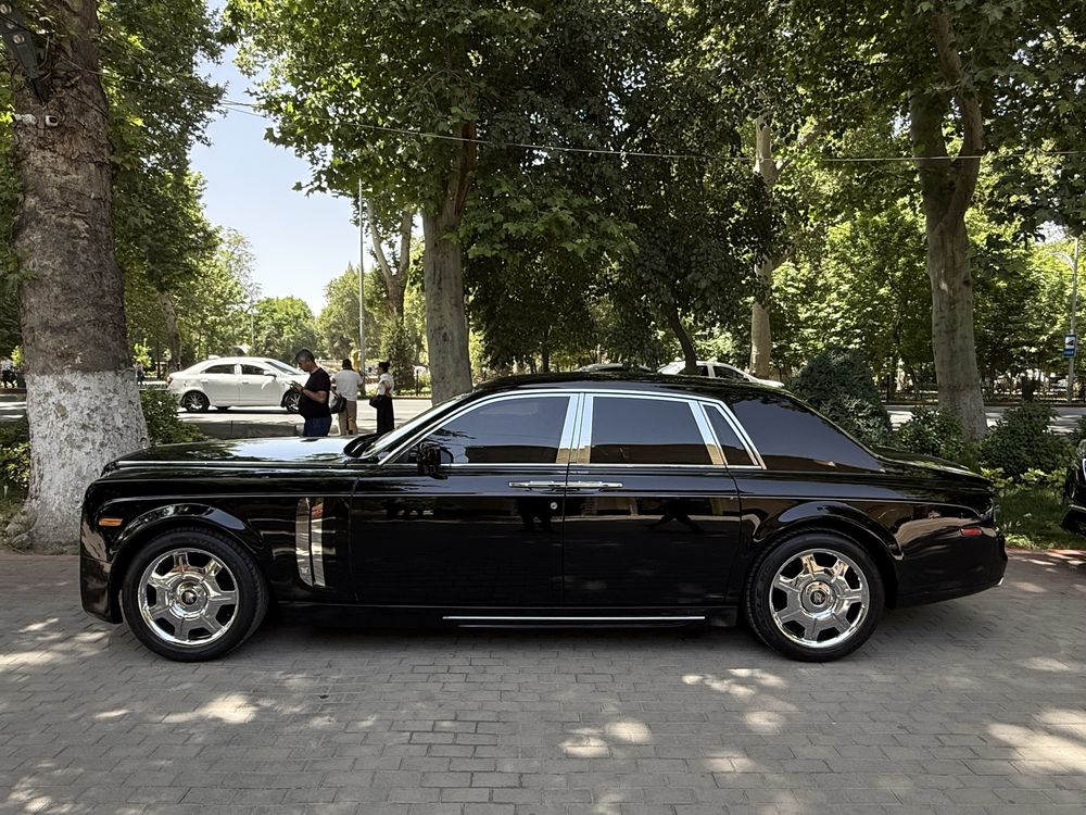 Rolls Roys fanton holati yaxshi 250000$