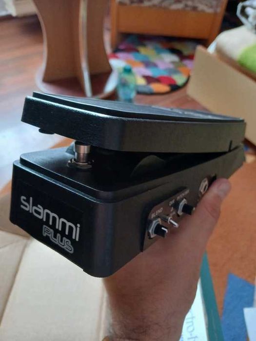 EHX Slammi Plus - Pitch Shifter/Whammy (pedală efecte pentru chitară)