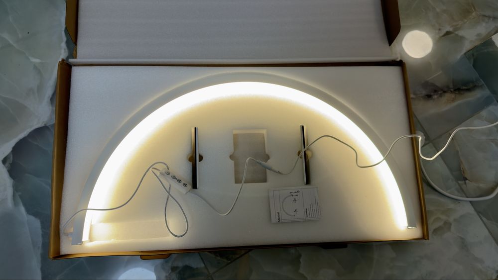 Lampa semiluna manichiura