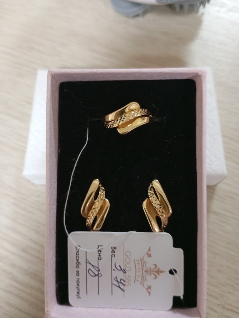 Продам золотой комплект