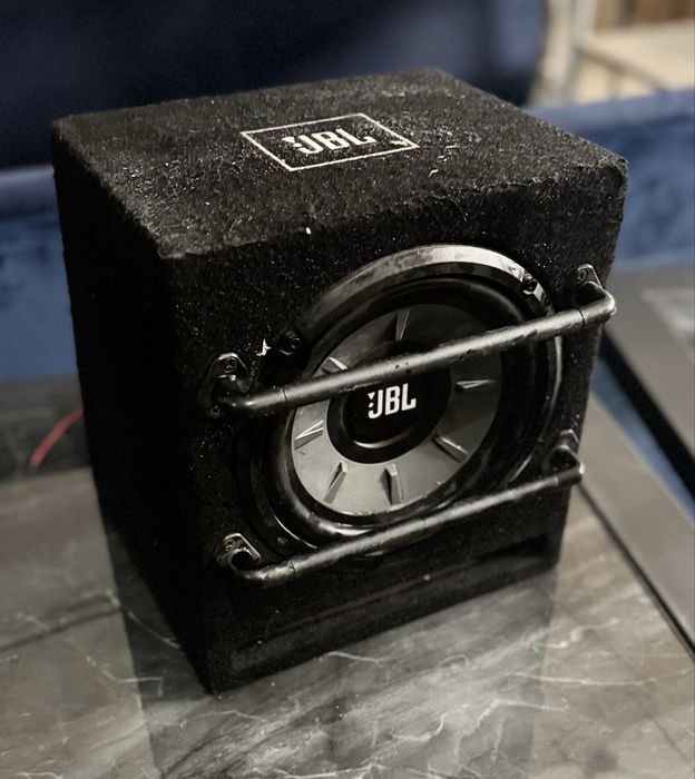 Активный сабвуфер JBL