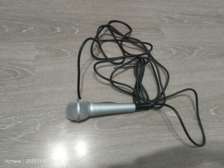 Продам микрофон шнуровой