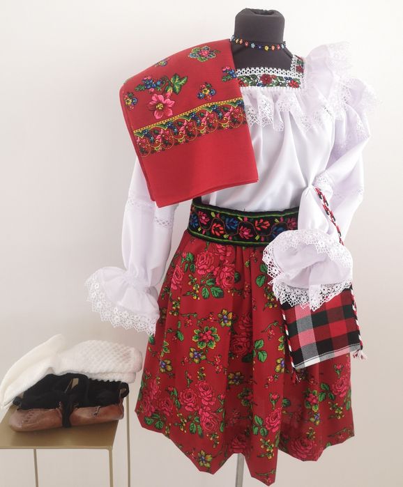 Costum popular femei de Maramures