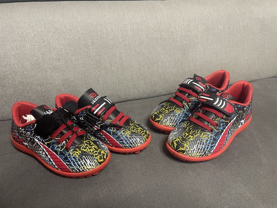 Детски футболни обувки 30 лв !!