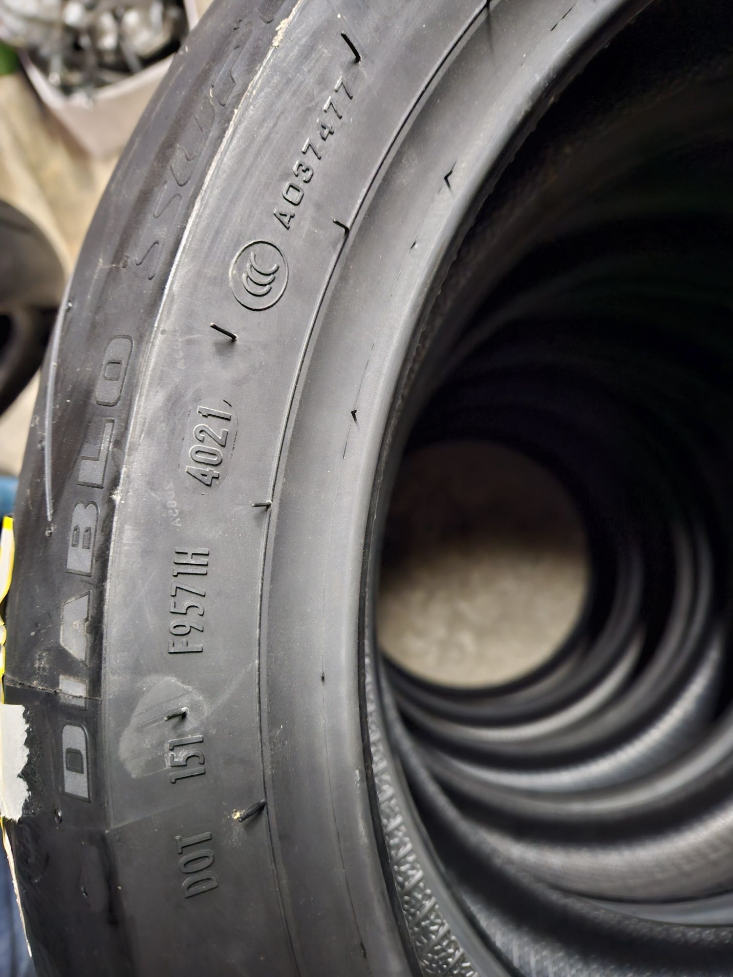 Предна и задна Гуми за мотор 140 70 17 pirelli supercorsa 110 70 17