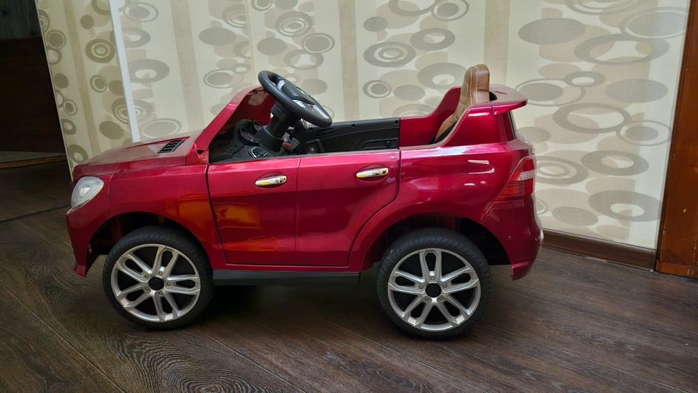 Машина детская красная, мотоцикл, кроватка, электрокачалка, бесик