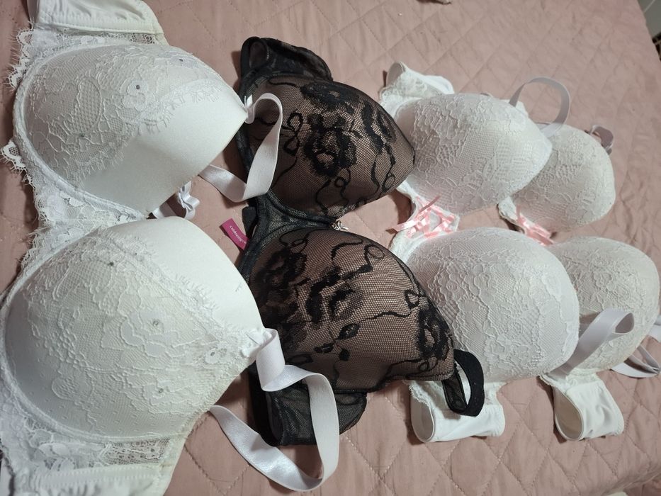 Продавам сутиени 105е,105ф