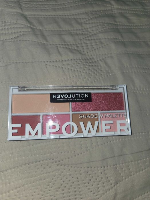 Paletă pentru un makeup senzațional!