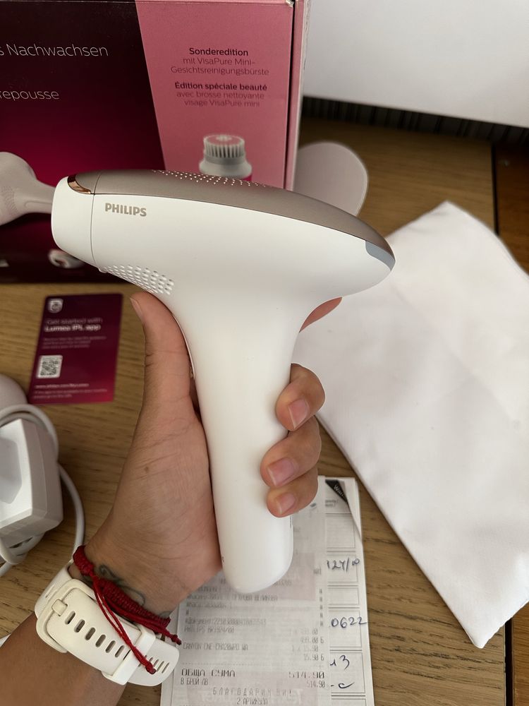 Фотоепилатор Philips Lumea BRI924