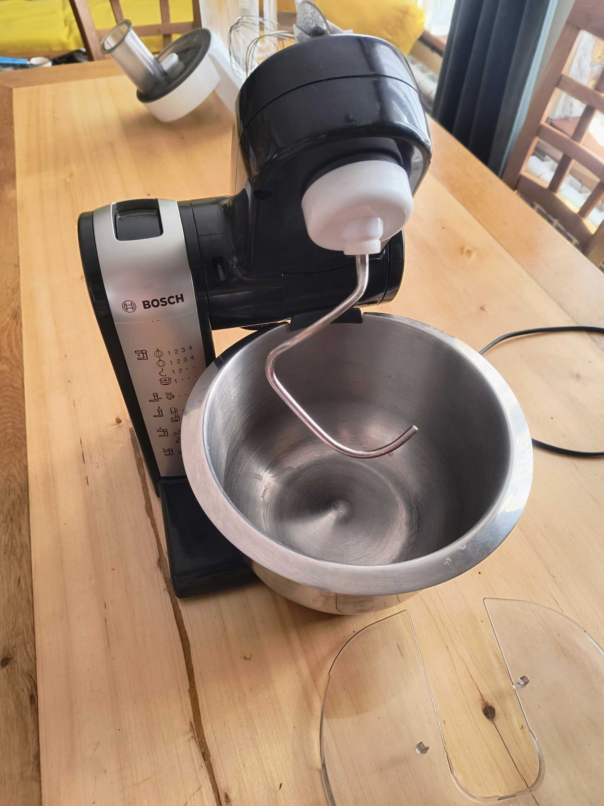 Bosch MUM48A1 + аксесоари MUZ4ZT1 и MUZ4MX2 - Компактен кухненски уред